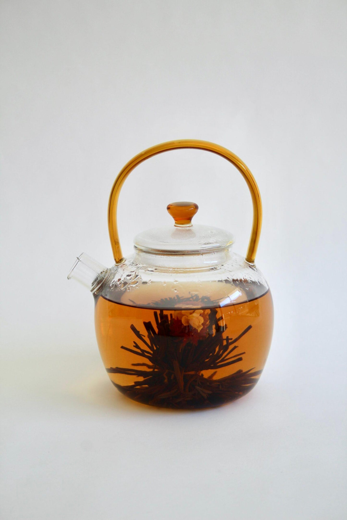 Glass 600ml Teapot with Gold-Colour Accents